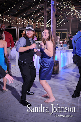 Best Lakeside wedding at Paradise Cove in Orlando, Florida - Wedding photographer - Sandra Johnson (SJFoto.com)